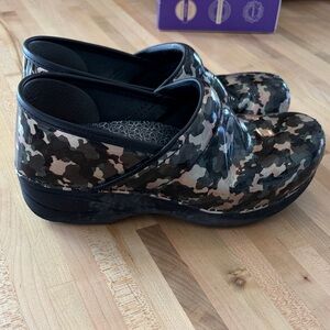 Dansko Camouflage Women's Clogs